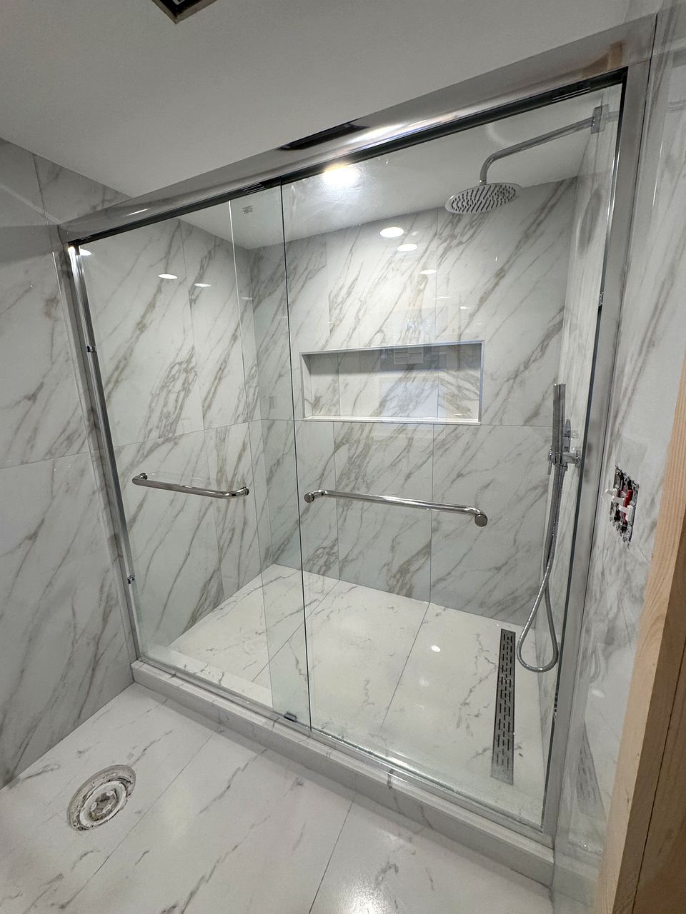 Calacatta marble tile installation